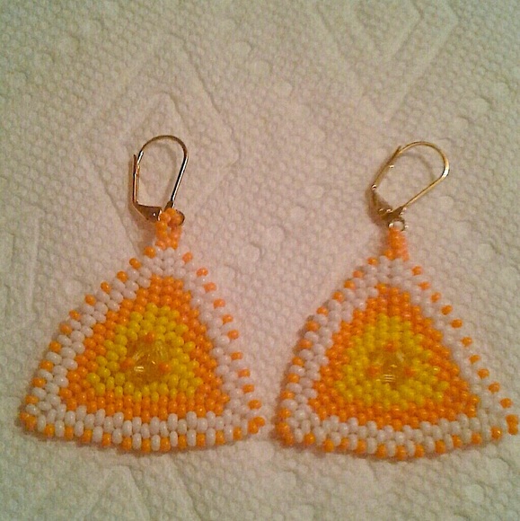 "Candy Corn" reversible beaded pair of earrings - Picture 1 of 1